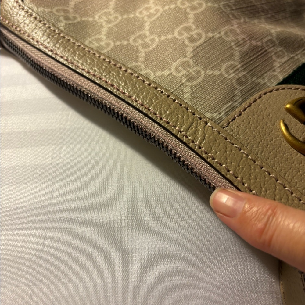 Gucci Beige and Green Shoulder Bag - Picture 6 of 8